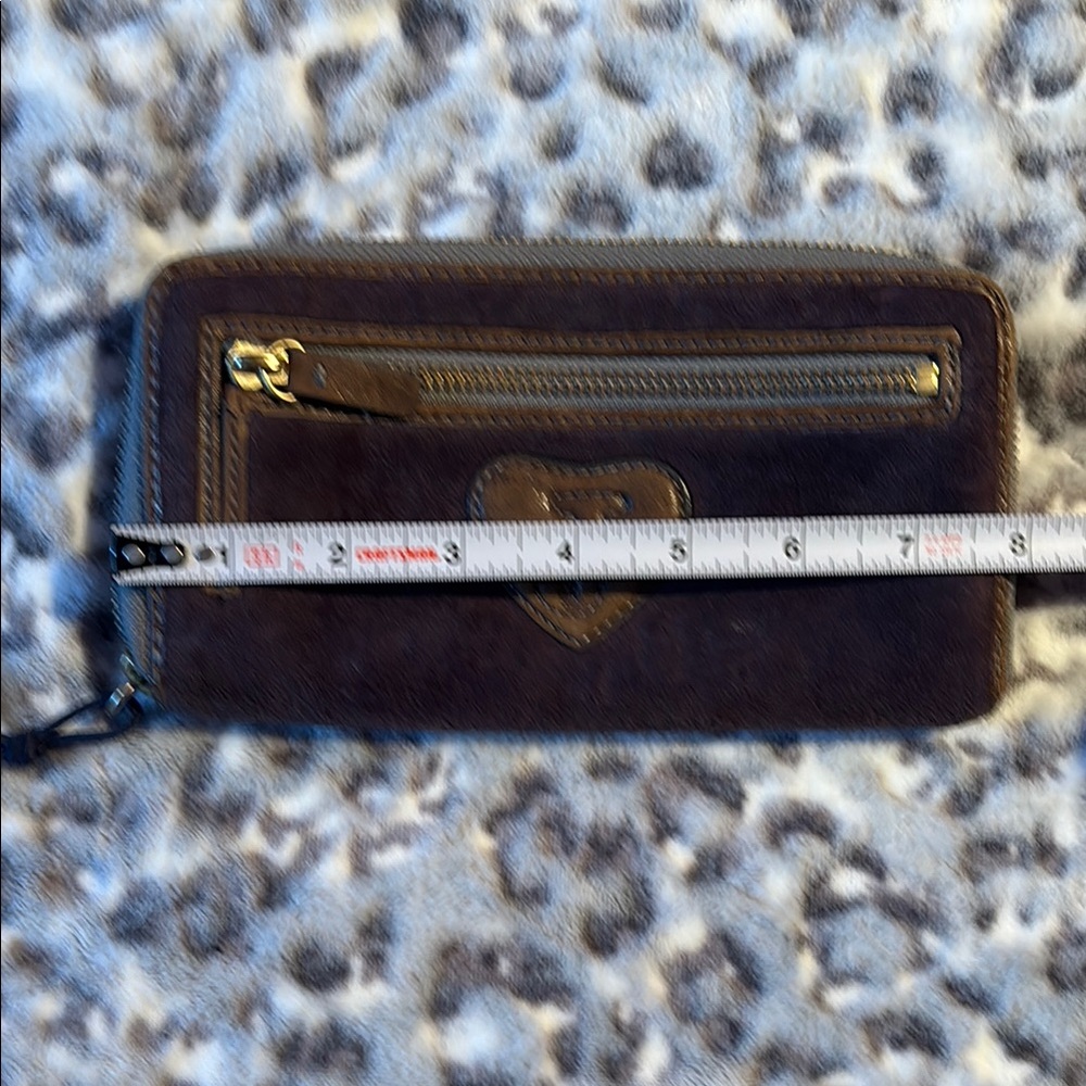 Juicy Couture Blue and Brown Key Card Holder with Elegant Emblem - Picture 13 of 15